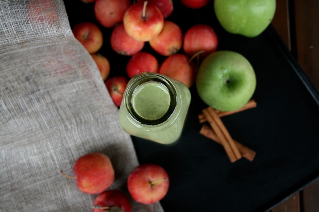 Apple Cinnamon Green Smoothie