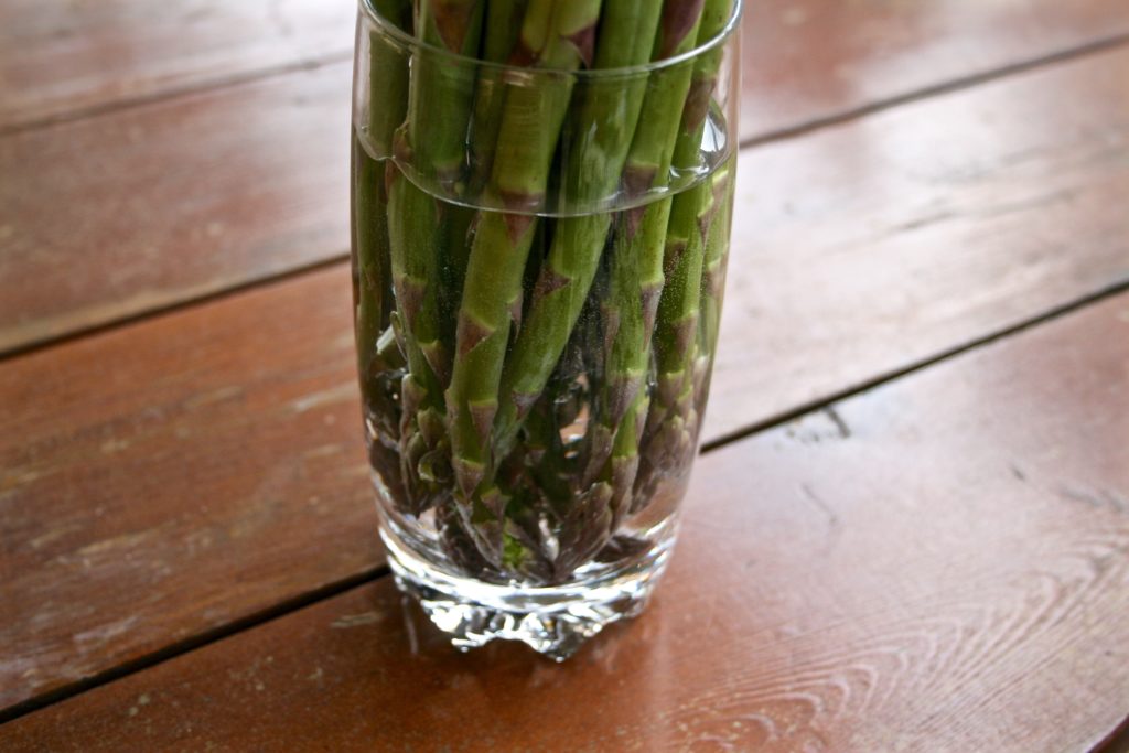 Cleaning asparagus