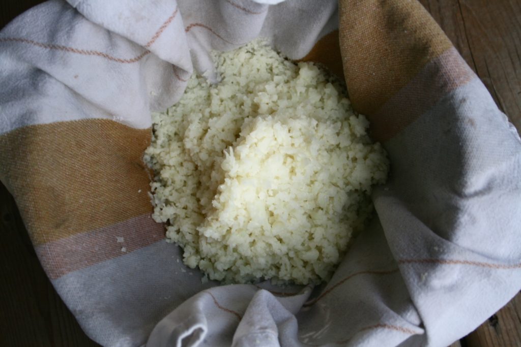 Cauliflower pizza prep